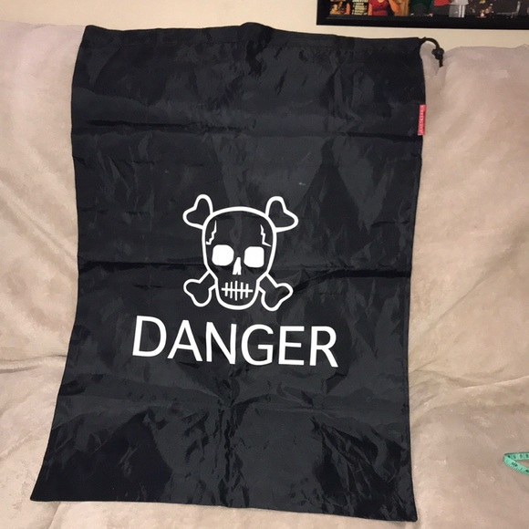 Kikkerland Danger with skull 💀 and crossbones XL drawstring bag 💕 - Picture 1 of 4